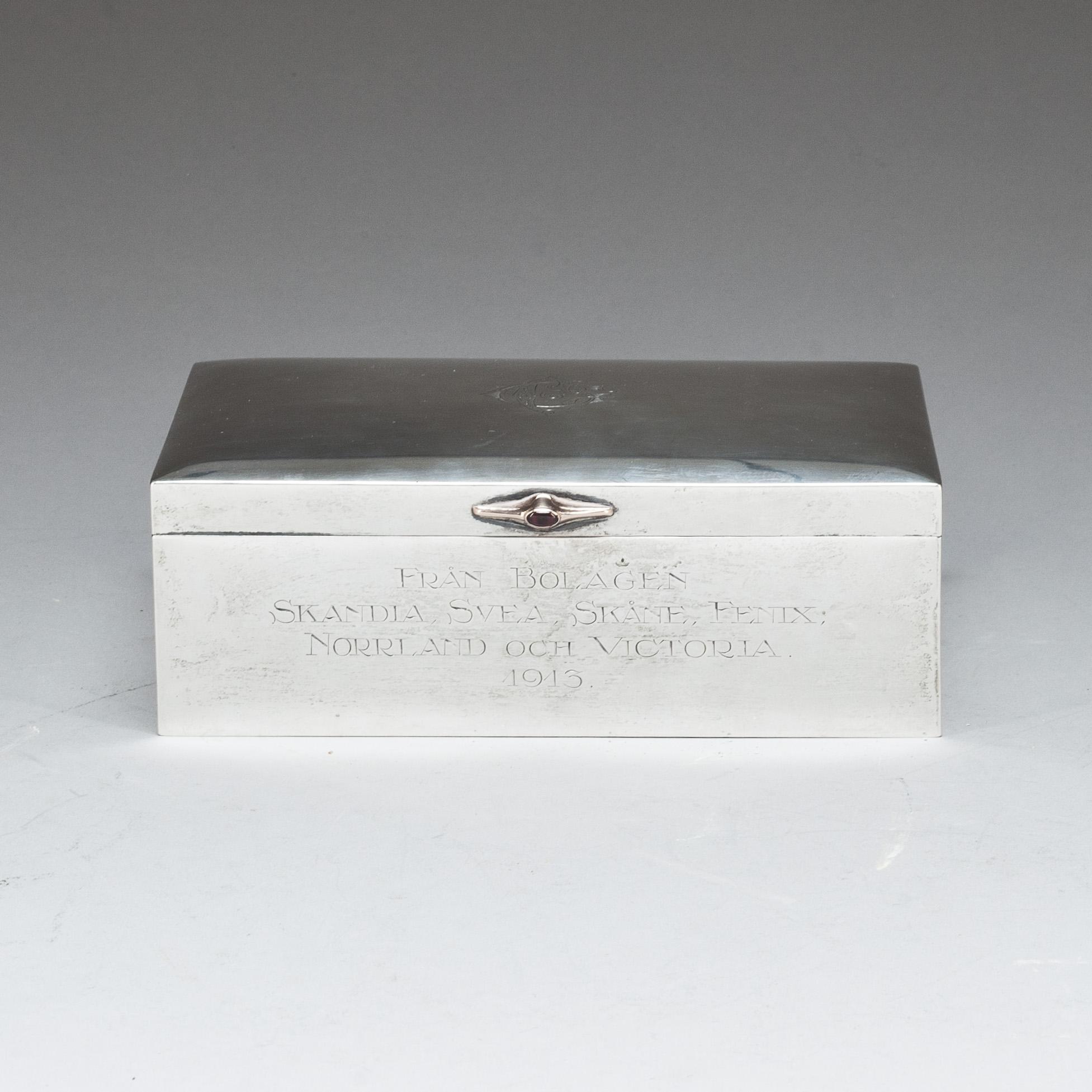 CIGARRSKRIN, silver, K Andersson, Stockholm, 1913. Vikt 1650 g.
