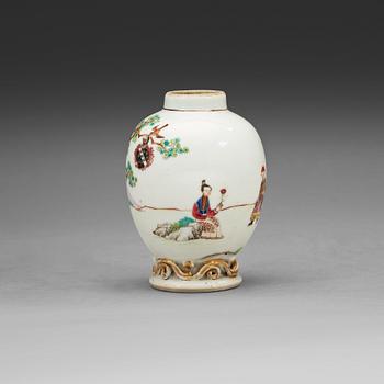 299. A famille rose armorial teacaddie, Qing dynasty, Qianlong (1736-95).