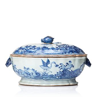 A blue and white armorial tureen with cover, Qing dynasty, Qianlong (1736-95).