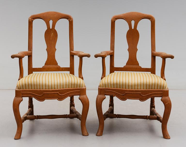 KARMSTOLAR, 1 par, senbarockstil, 1800-talets andra hälft.