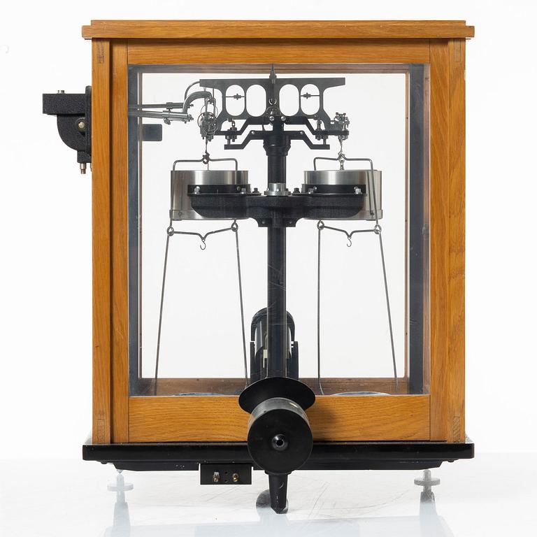 Apoteksvåg, Axel Kistner Stockholm, Galileo Sartorius Milano", 1900-talets första hälft.