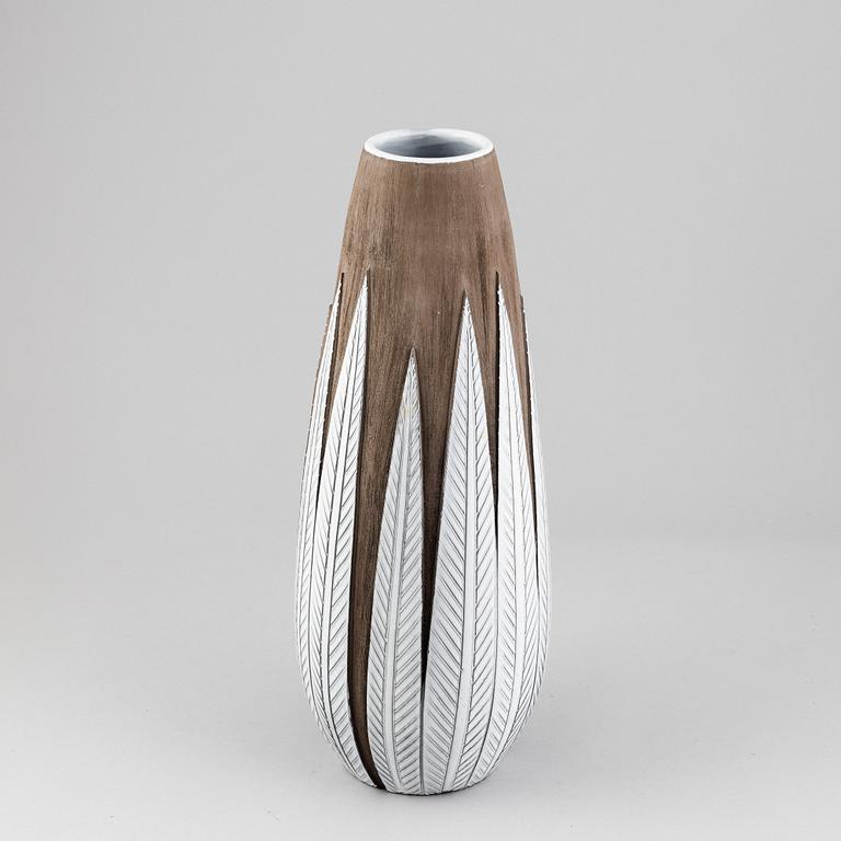 Anna-Lisa Thomson, an earthenware 'Paprika' vase, Upsala Ekeby.