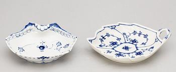 SERVISDELAR, 46 st, "Musselmalet", Royal Copenhagen, Danmark, 1900-talets andra hälft.