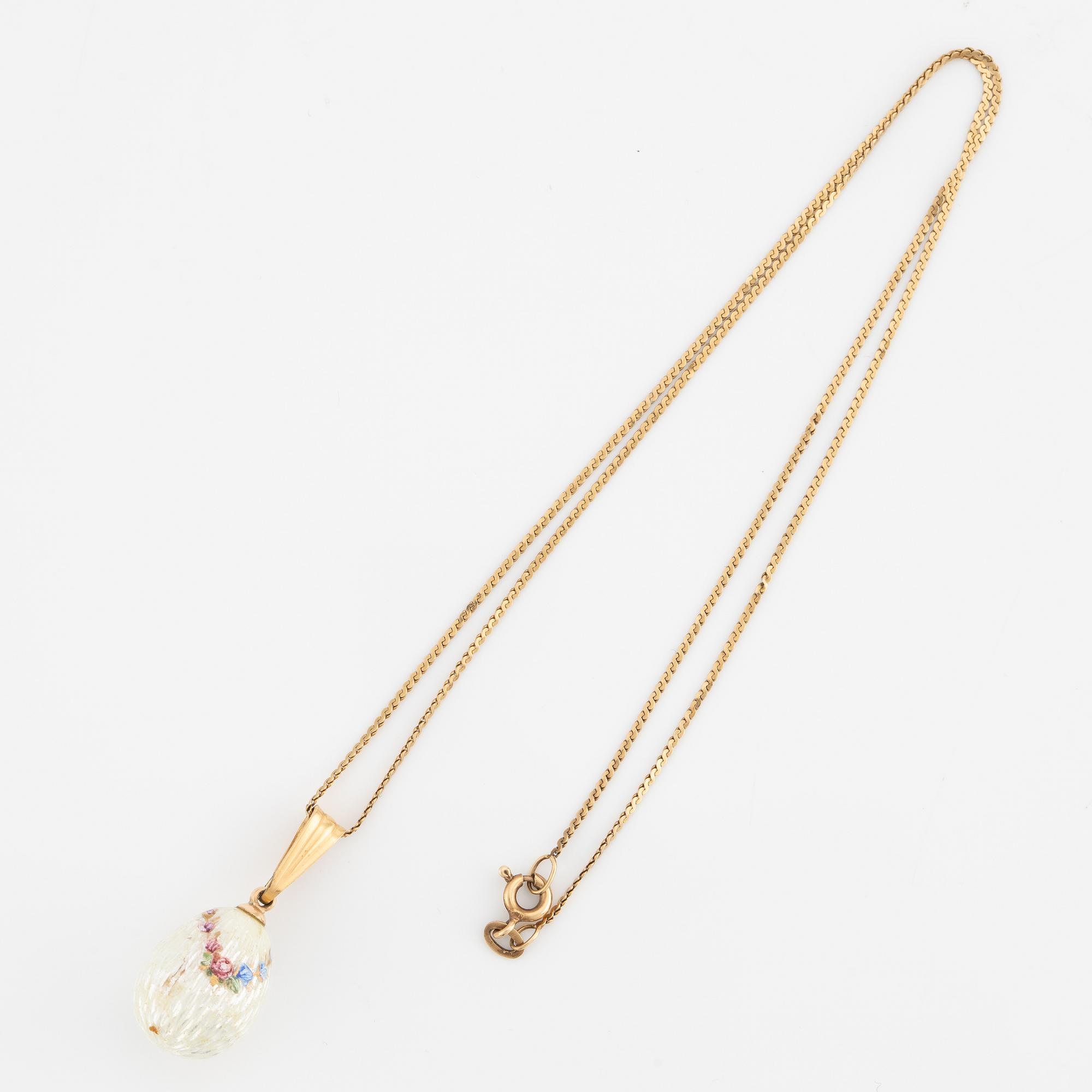 Pendant, egg with enamel decoration of roses, with chain.