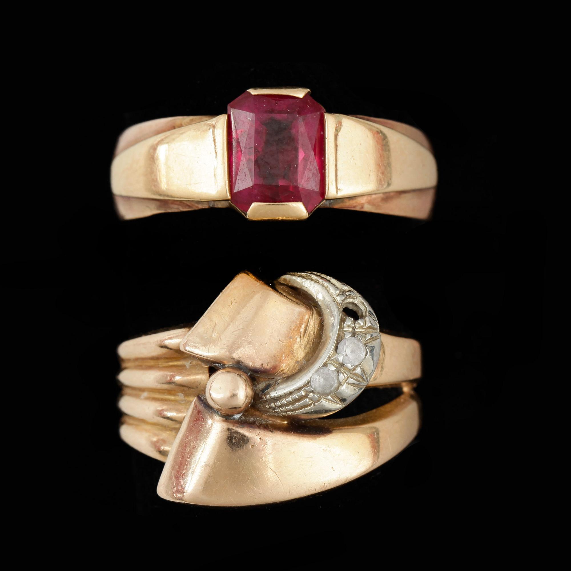 RINGAR, 2 st, 18k guld med olika stenar. Vikt ca 10 gram.