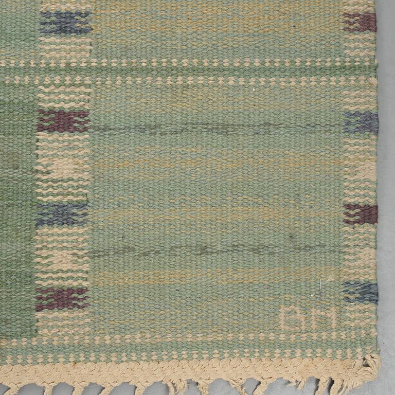 Barbro Nilsson, Matta, "Falurutan grön Fabiola", rölakan, ca 307,5 x 200,5-202,5 cm, signerad AB MMF BN.
