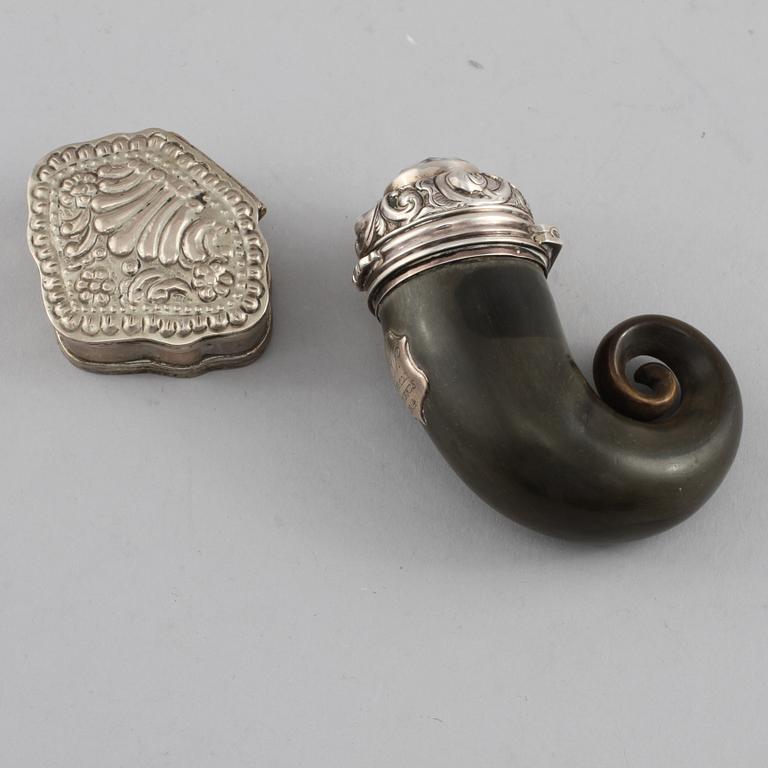 DOSOR, 2 st, ostämplat silver samt ben, 1800 och 1900-tal.