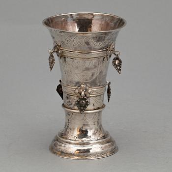 BÄGARE, silver. Troligen Bergen, ca 1800, otydlig stämplar. Vikt 122 gr.