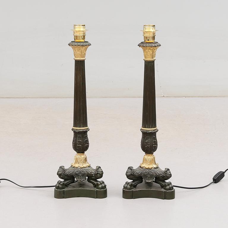 LAMPFÖTTER, 1 par, förgylld och patinerad brons, senempire, 1800-tal.