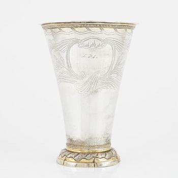 A silver beaker by Erik Lemon, Uppsala, 1780.