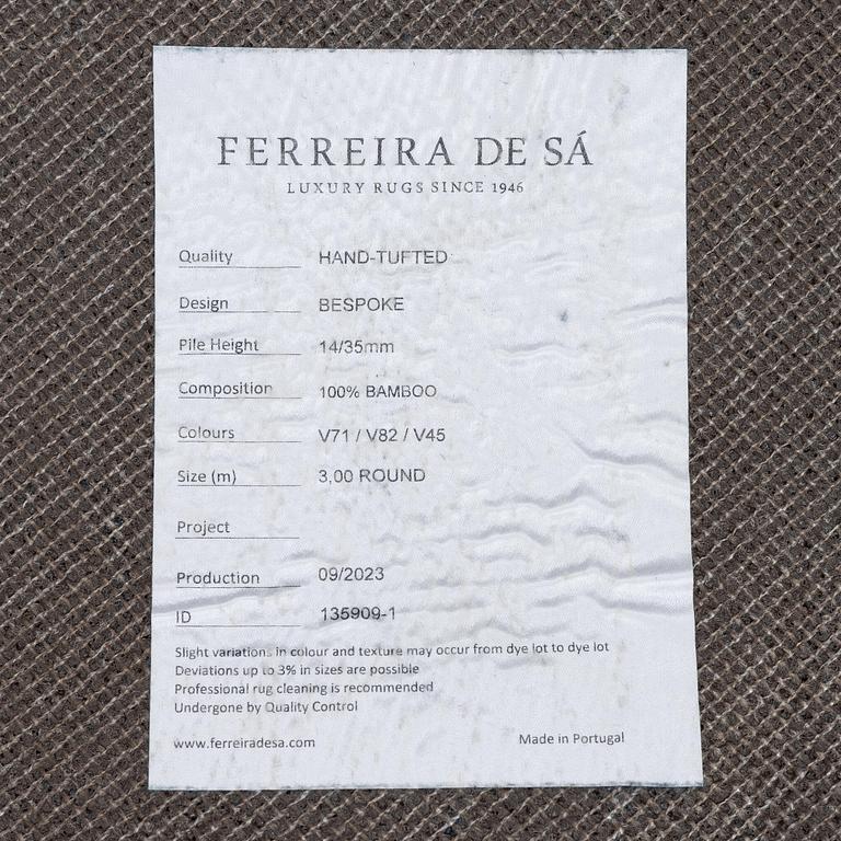 Diana Orving, a carpet 'Disappearance II', round diameter 300 cm, Ferreira de Sá, Portugal.