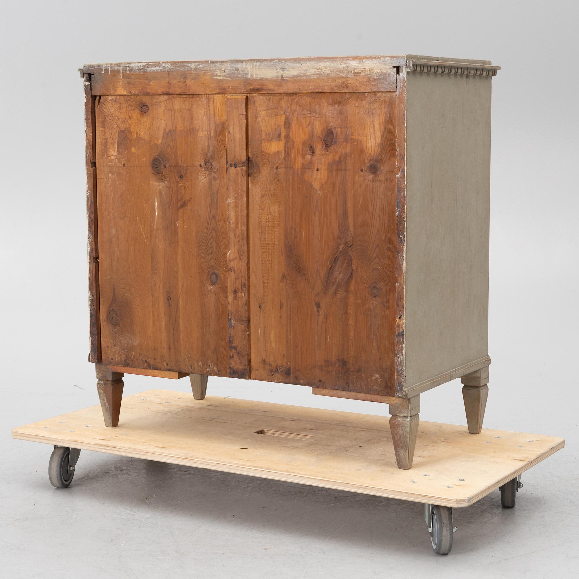 Chest of drawers, Gustavian style, 19th century.