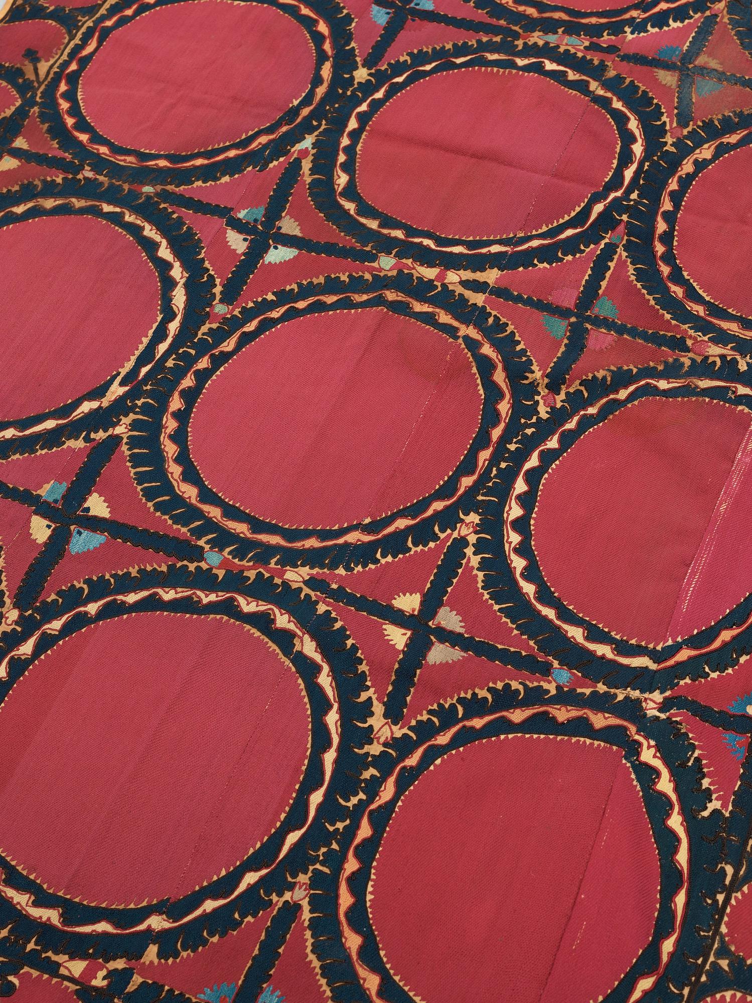 AN ANTIQUE UZBEK SUZANI EMBROIDERY, ca 253,5 x 142 cm (as well as 246x35, 108x9 and 138x7 cm).