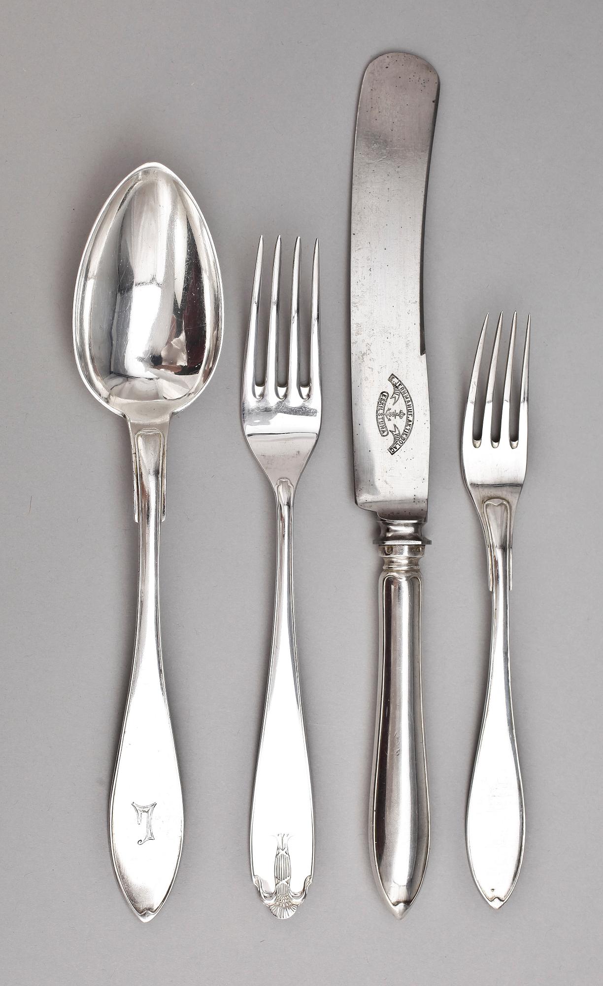 PARTI BESTICK, 20 st, silver, "Svensk spets" samt "Vasa", bla CG Hallberg, Stockholm, 1915. Tot vikt ca 1185g.