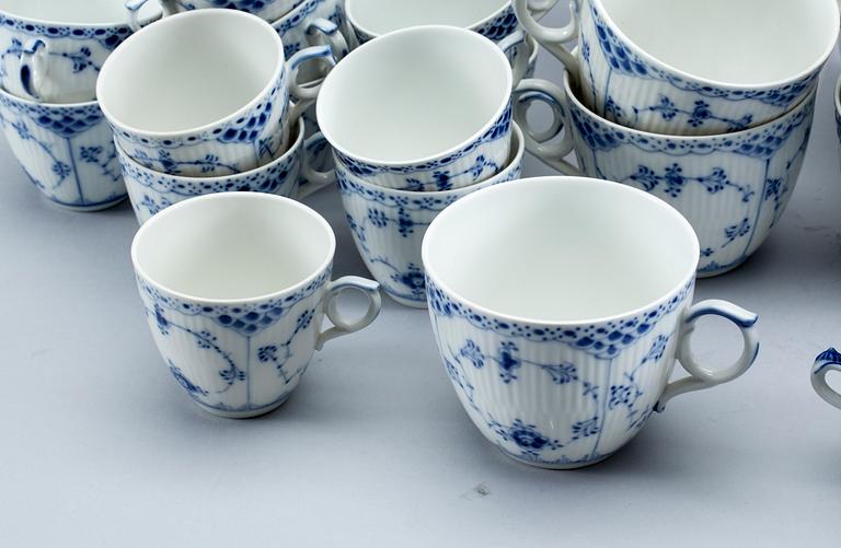 KAFFE och TESERVIS, 22 delar, porslin, "Musselmalet", Royal Copenhagen, 1900-talets andra hälft.