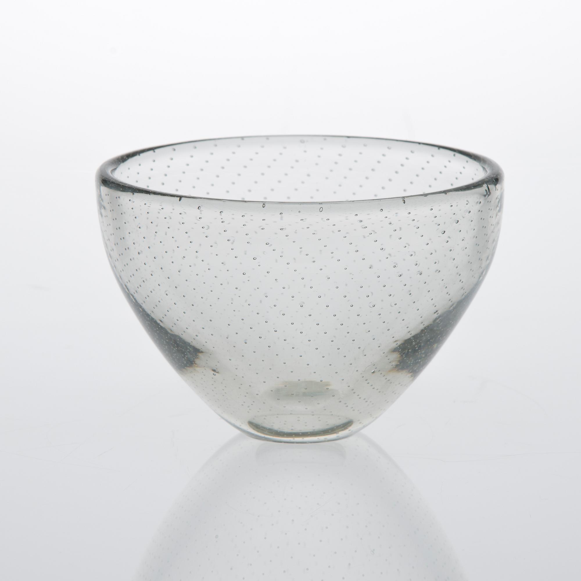 VAS, glas, signerad med syrapenna G. Nyman, Nuutajärvi, daterad 1947.