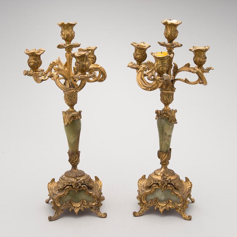 KANDELABRAR, ett par, metall och alabaster, 1800-talets slut.