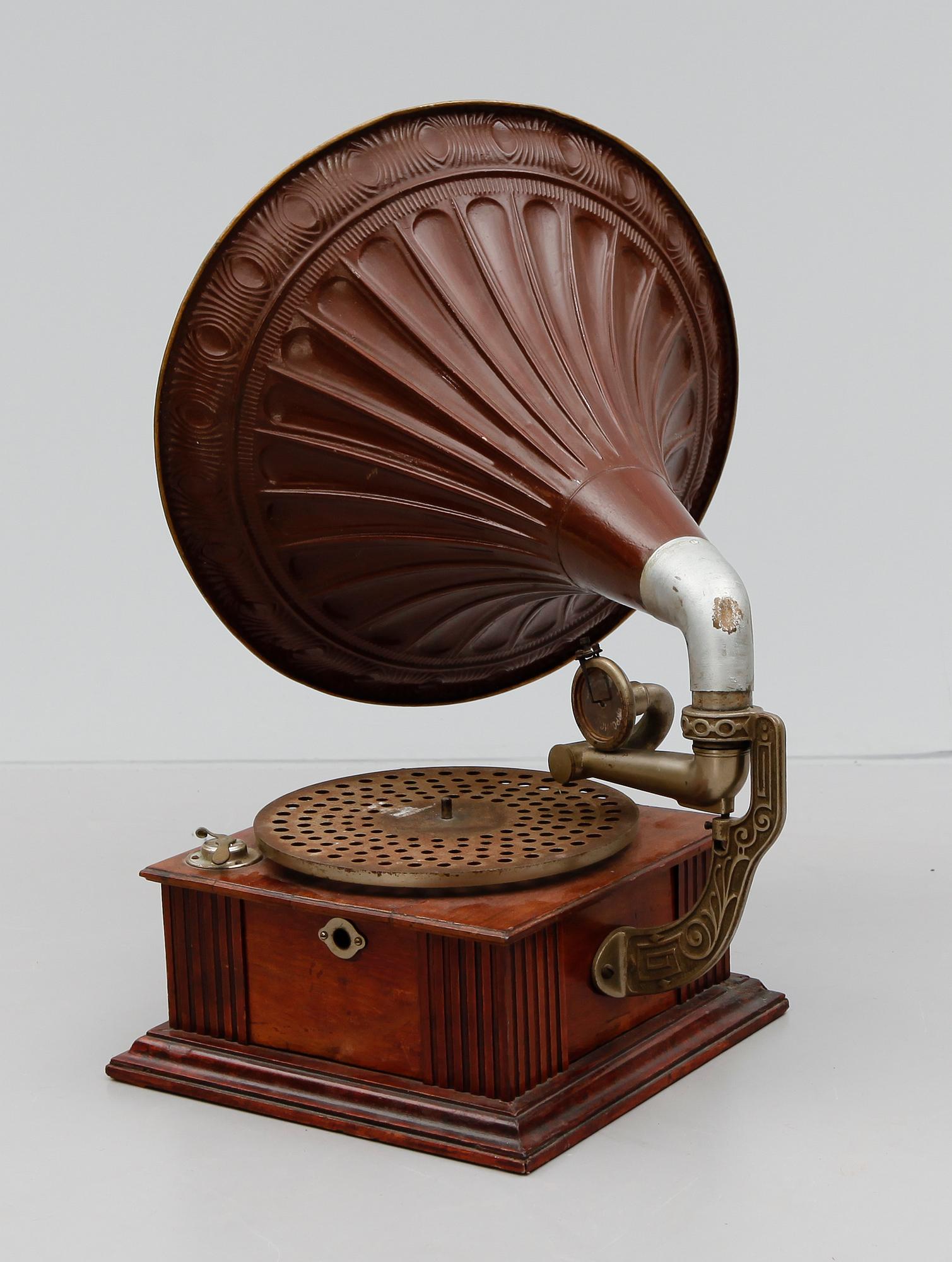 TRATTGRAMMOFON, tidigt 1900-tal.