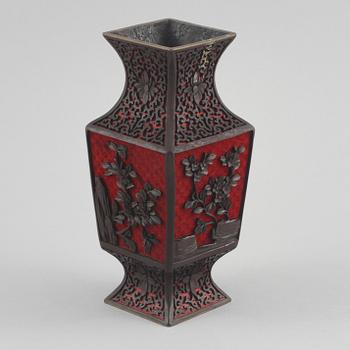 VAS, gjutmassa, orientalisk, 1900-talets andra hälft.