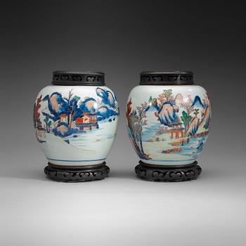 A pair of imari-verte jars, Qing dynasty, 18th Century.