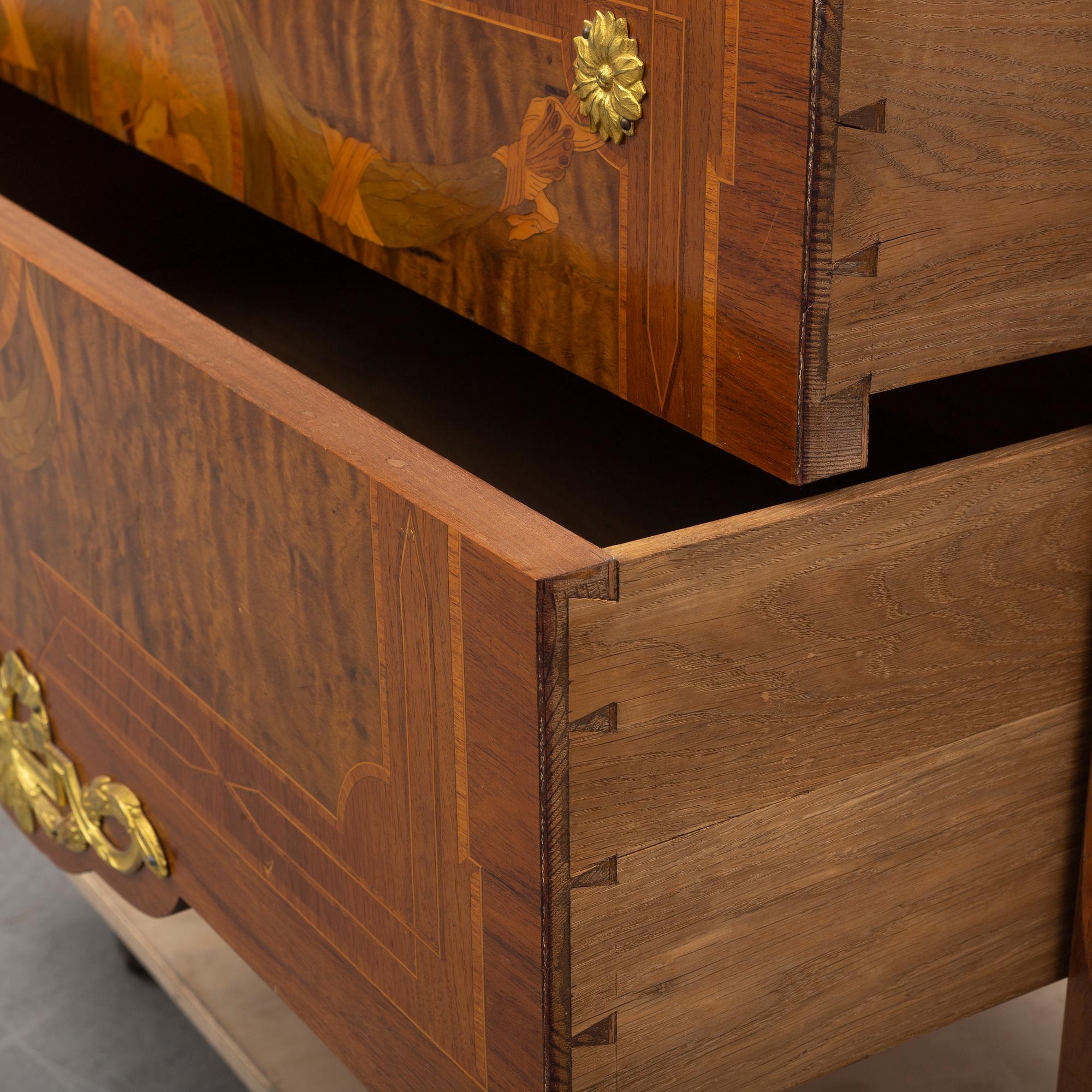 BYRÅ, gustaviansk stil, 1900-talets första kvartal.