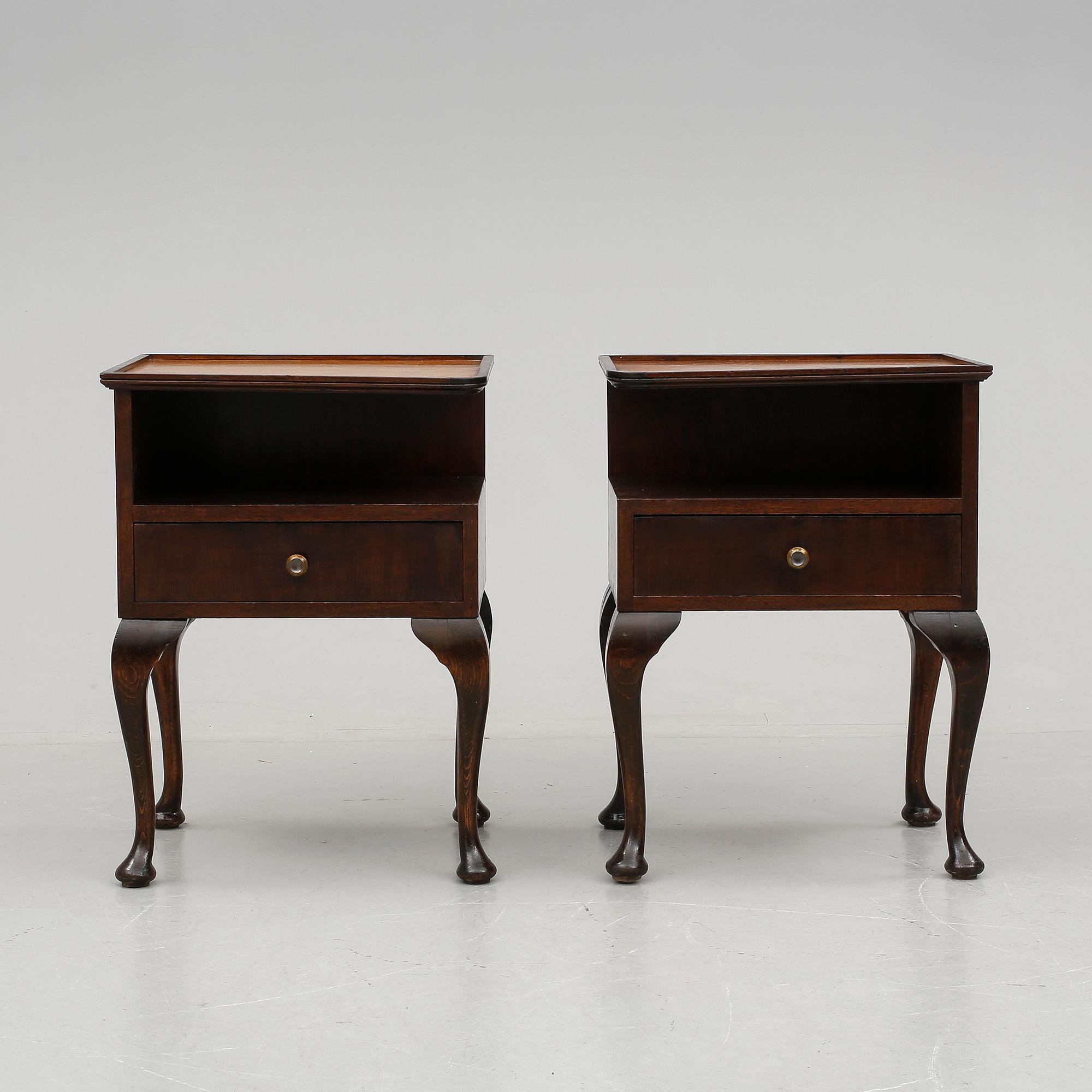 SÄNGBORD, ett par. 1930-/40-tal.