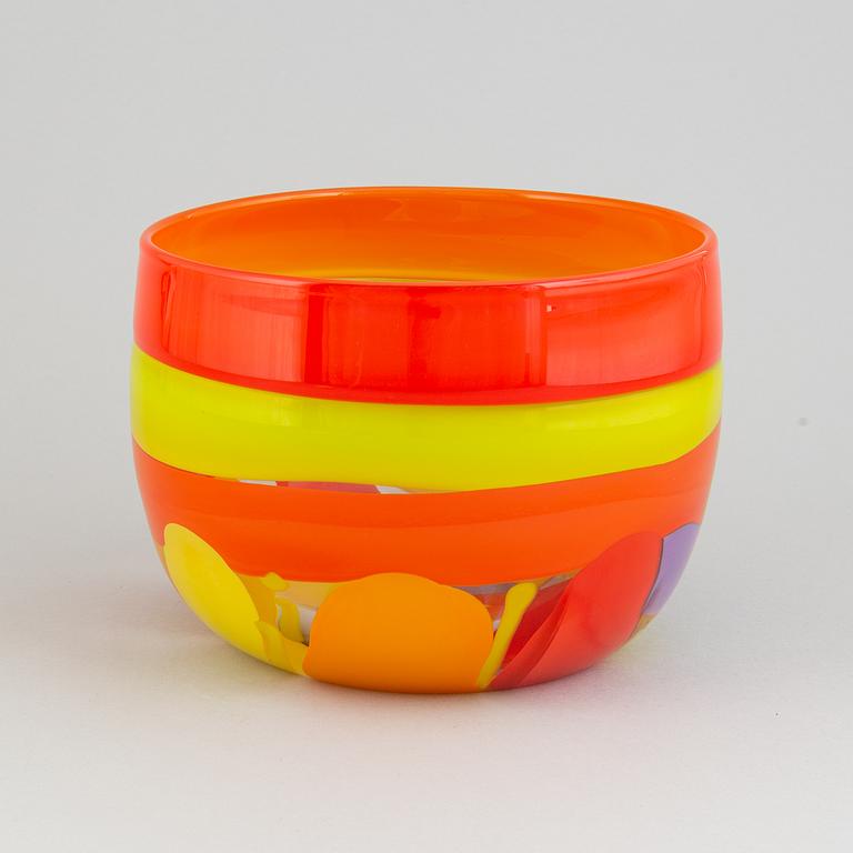 Erik Höglund, a signed glass bowl, Strömbergshyttan, 1989.