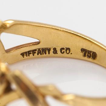 Tiffany & Co, Paloma Picasso, a 18K yellow gold 'Loving Heart' ring.