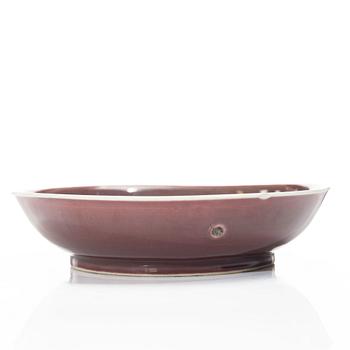 Two Chinese dishes, 20th century.