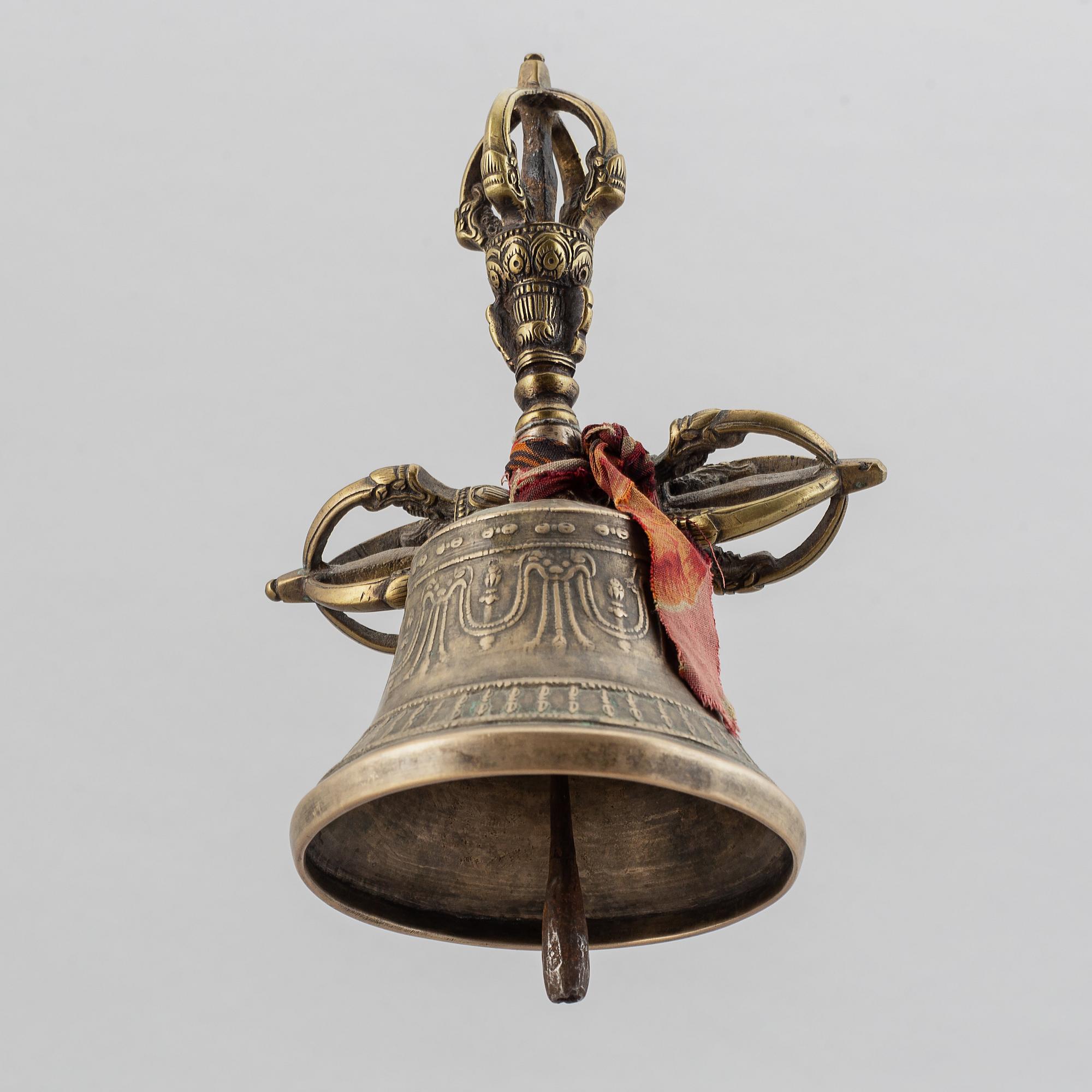 A bronze Ganta and Vajra, Tibet, 20th Century.