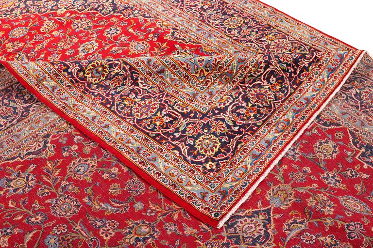 A Keshan carpet, c. 397 x 295 cm.