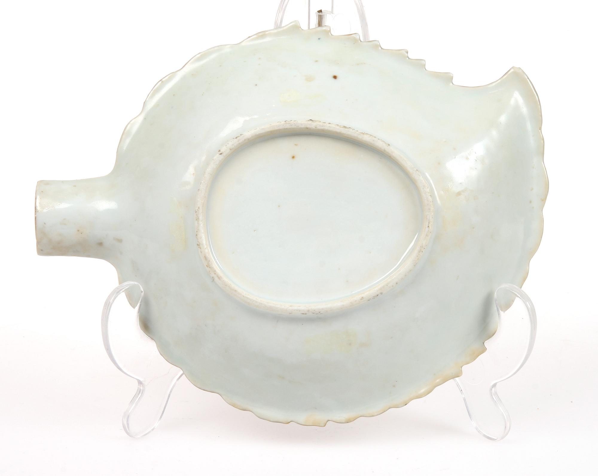 TERRIN med UNDERFAT samt ASKFAT, porslin, Kina, 1700/1800-tal.