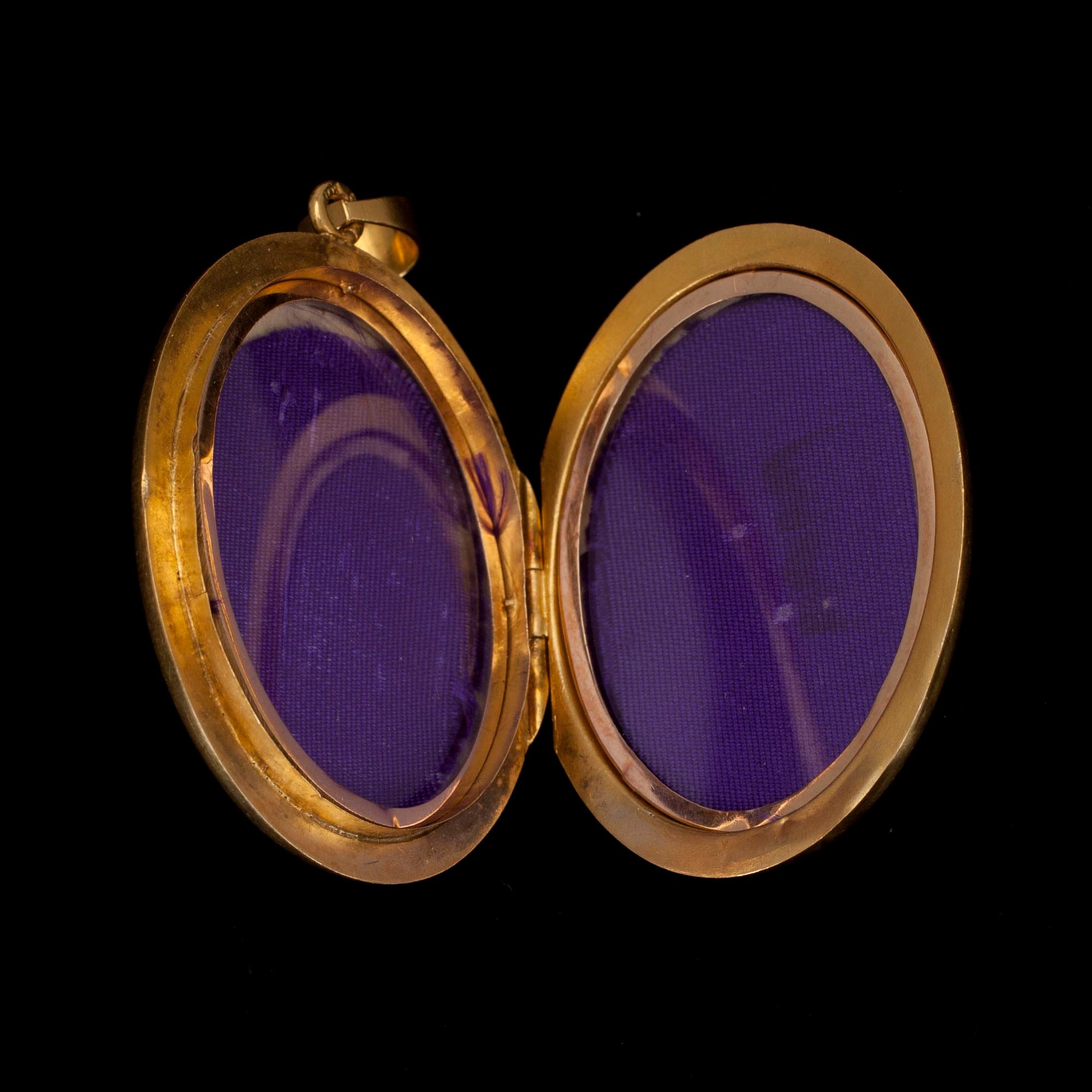 MEDALJONG, guld samt pärlor, stämplad 18K Sverige. 1800-talets senare hälft.