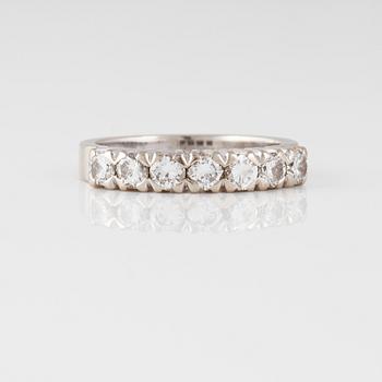 RING, 18K vitguld med briljantslipade diamanter 0.70 ct, Juvel-Magnus, Göteborg, 1974. Vikt 4,2 gram.