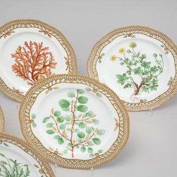 A set of 6 Royal Copenhagen 'Flora Danica' dessert dishes, Denmark, 20th Century.