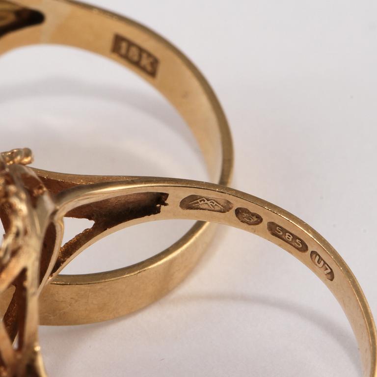 RINGAR, 2 st, 14 respektive 18k guld samt månsten, delvis Finland, 1973. Vikt 7 g.