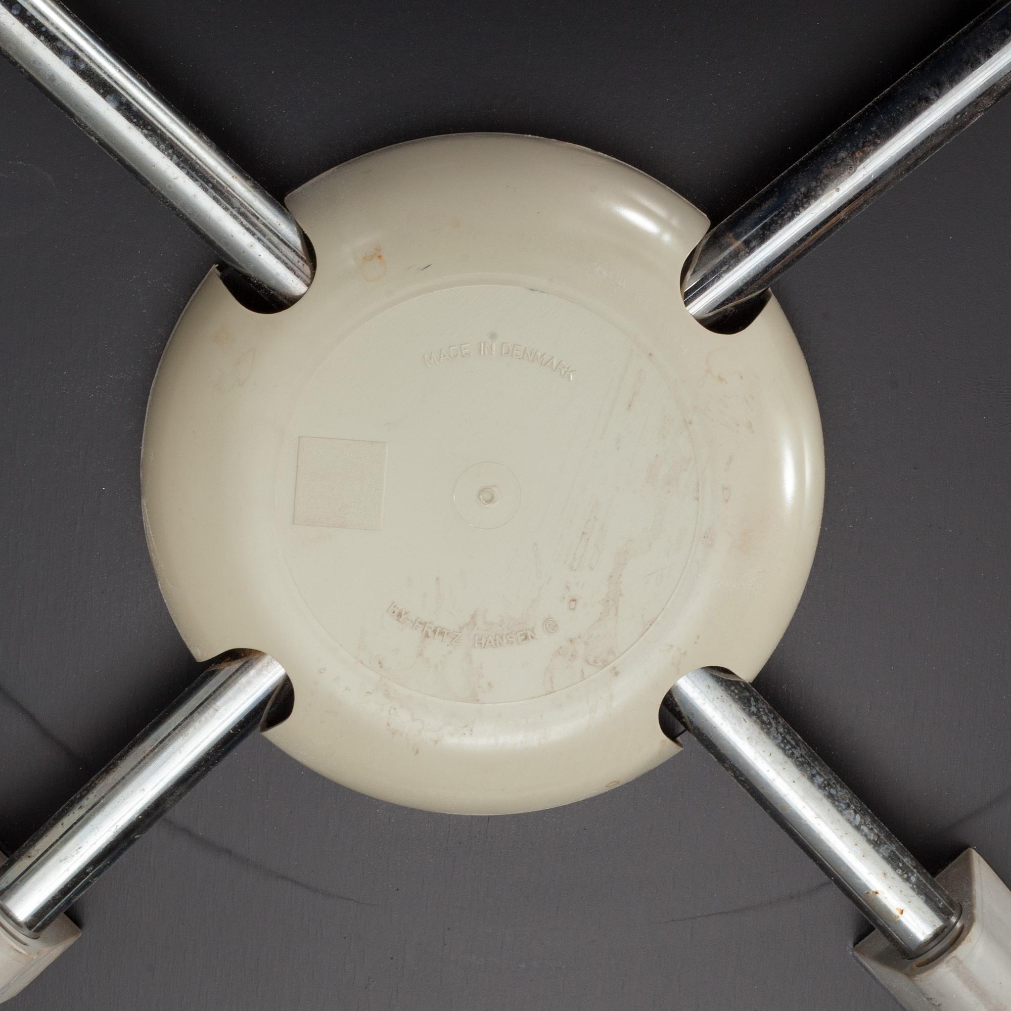 STOLAR, ett par, "Sjuan", Arne Jacobsen, Fritz Hansen.