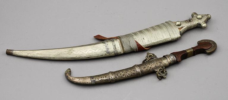 DOLKAR, 2 st, orientaliska, 1800/1900-tal.