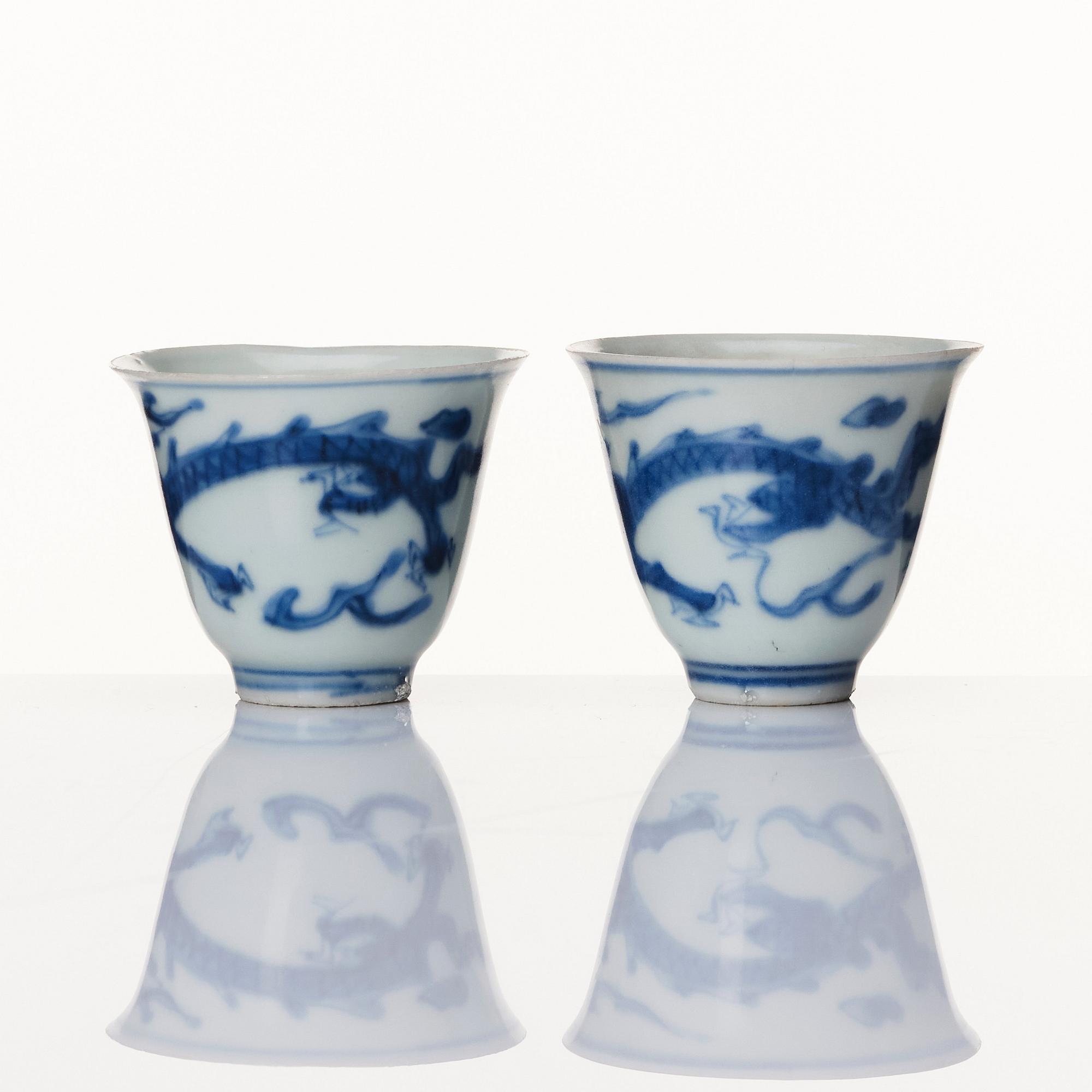 Vinkoppar, två stycken, porslin. Ming dynastin, Transition/Chongzhen (1628-44).