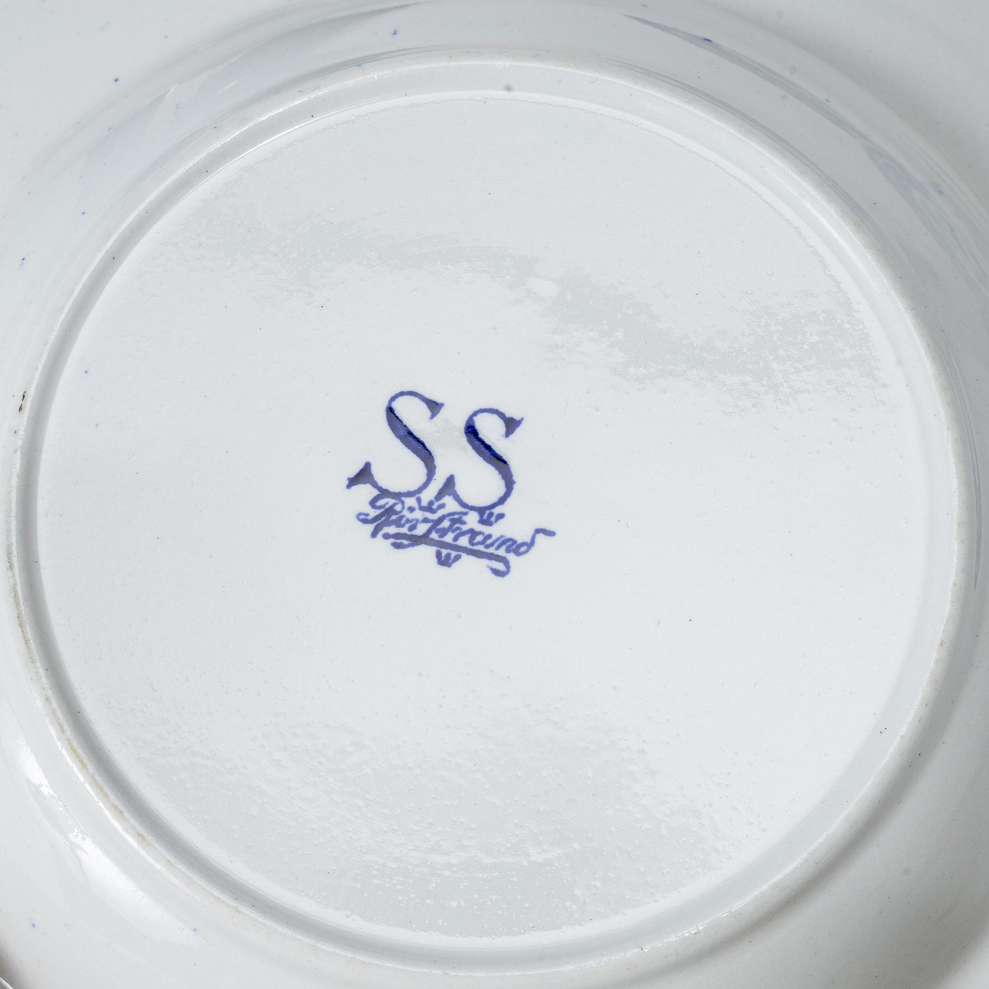 Rörstrand, a 94 part Swedish creamware dinner service, "Svenska slott", 1900s.