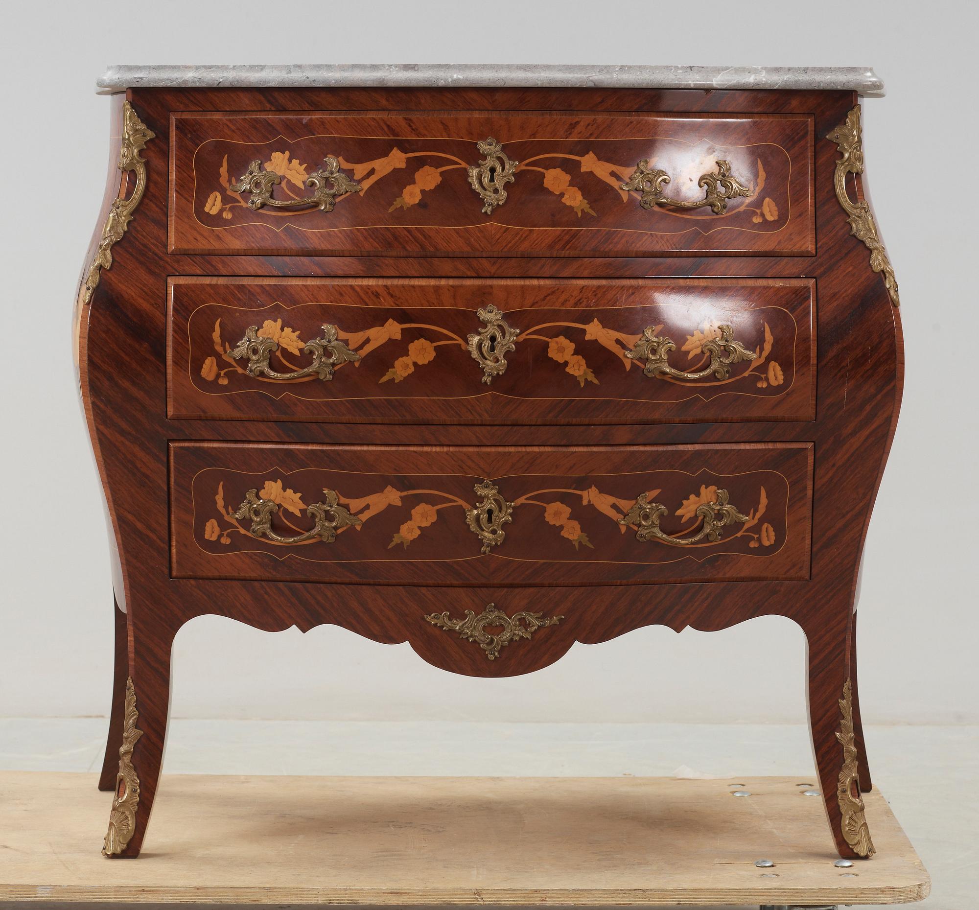 BYRÅ, rokokostil, 1900-tal.