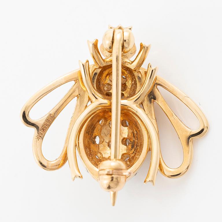 Brosch, Jarl Sandin/ Mary Kay, i form av bi, 18K guld med briljantslipade diamanter.