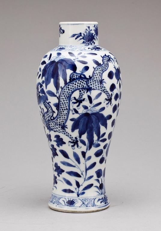 VAS, porslin, Kina, troligen 1800-tal.