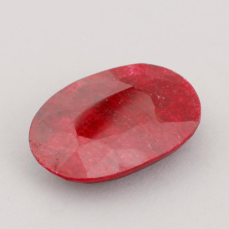 RUBIN, ca 125 ct, ca 25 gram.