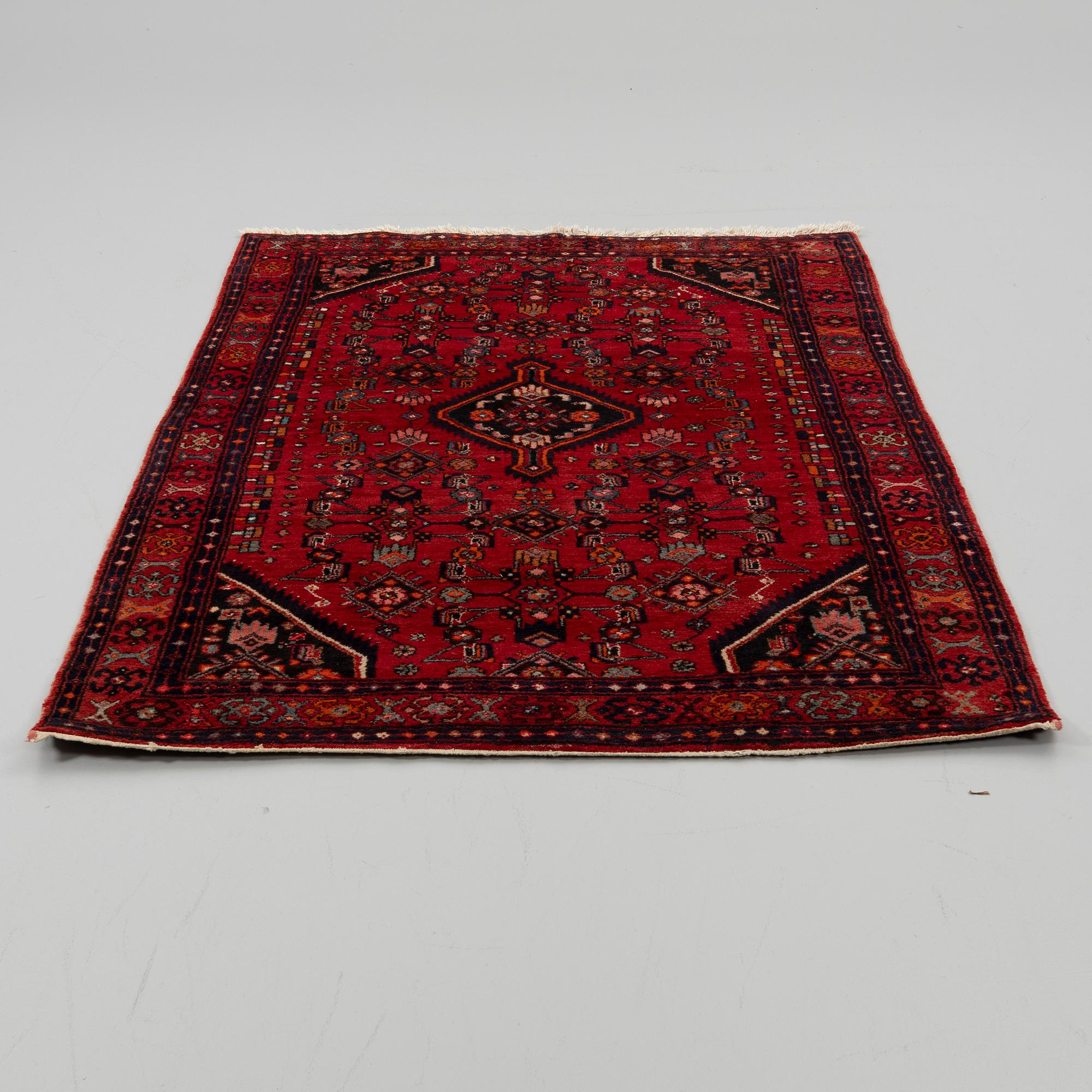 Carpet, oriental, 220 x 147 cm.