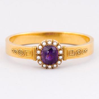 A BRACELET, faceted amethyst, pearls, 14K (56) gold. St Petersburg, late 19th century.