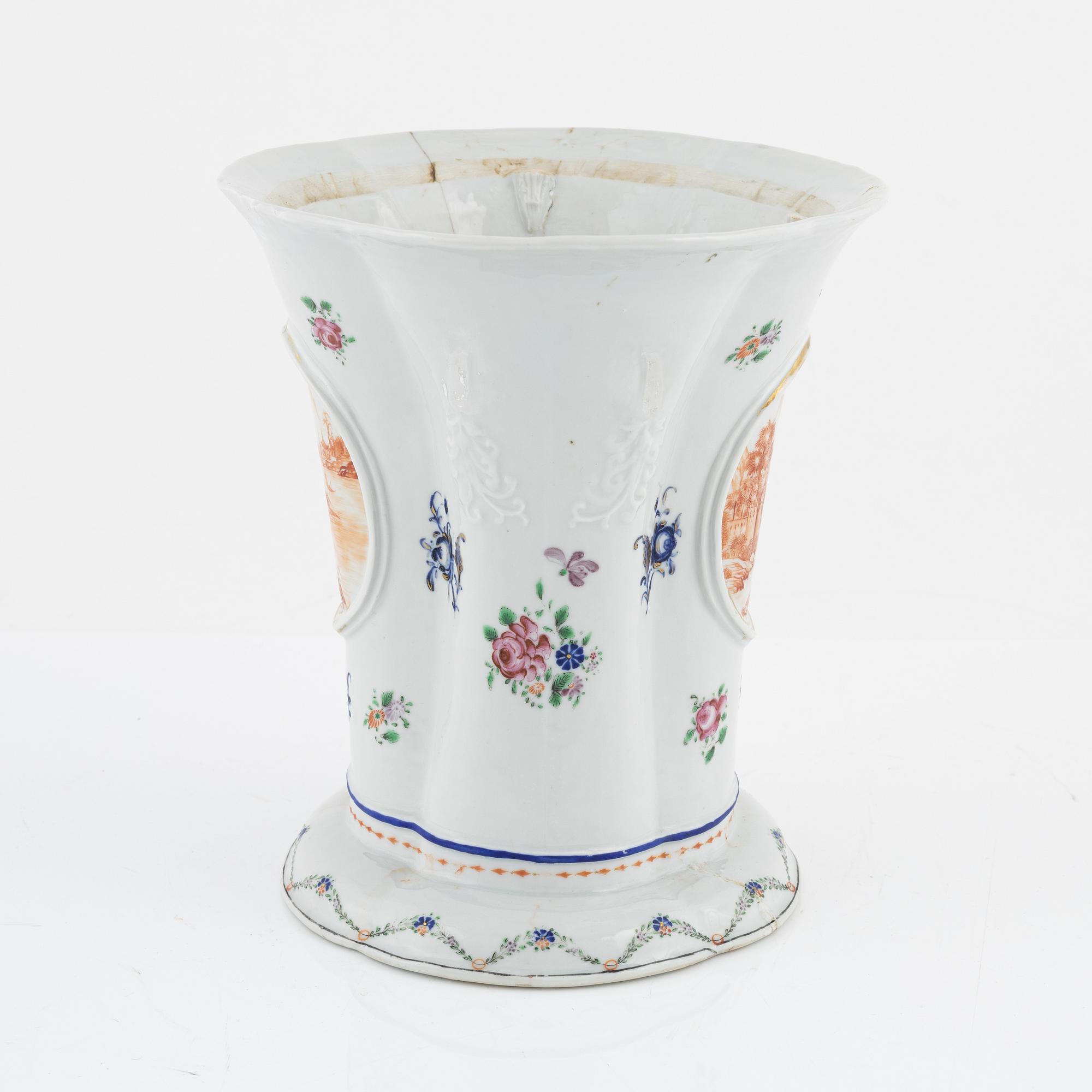 A famille rose tulip vase, Qing dynasty, 18th Century.