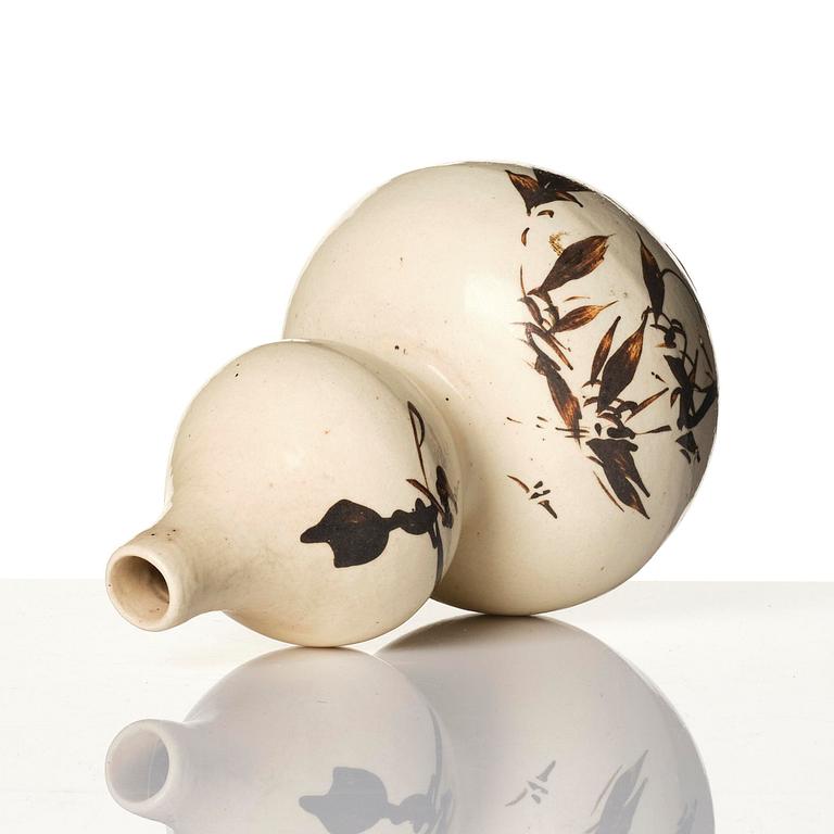 A calebass shaped vase, Ming dynasty (1368-1644).