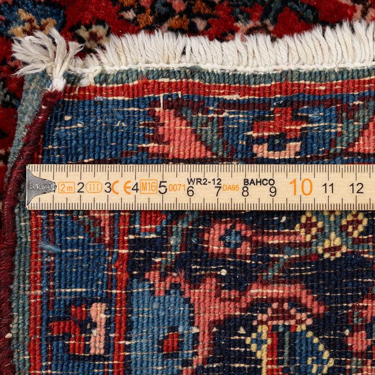 Matta, orientalisk, ca 212 x 136 cm.