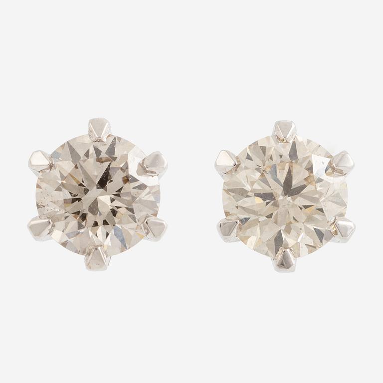 Örhängen, ett par, 18K vitguld med briljantslipade diamanter.